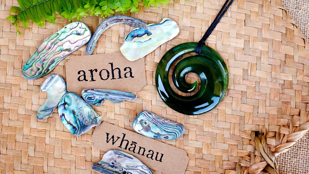 Māori artefacts, paua shell and pounamu
